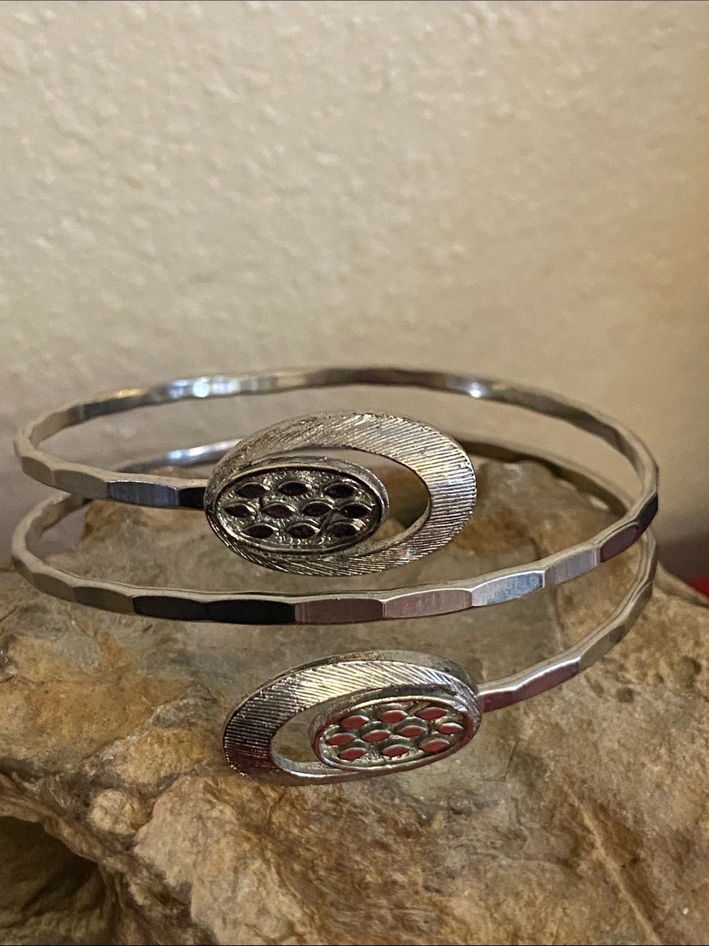 Vintage 90s Textured Oval Bracelet